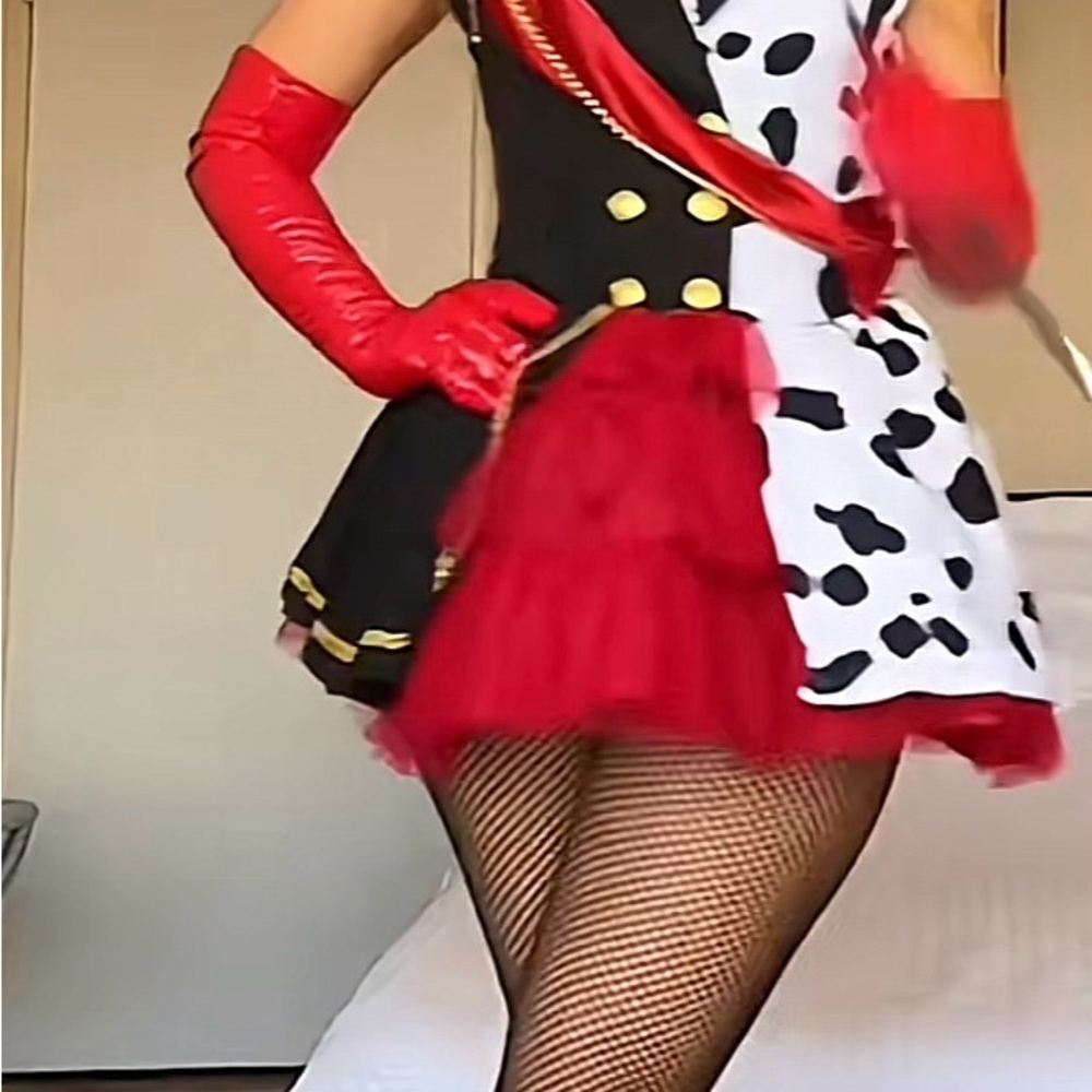 Dolls Kill tricks n treats CALL ME CRUEL Cruella DeVille Costume small - Picture 5 of 12